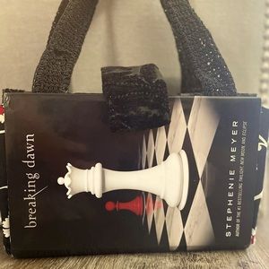 Twilight Breaking Dawn Purse with book included